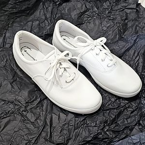 Grasshooper Janey White Leather Lace Up Shoe 12WW. EUC